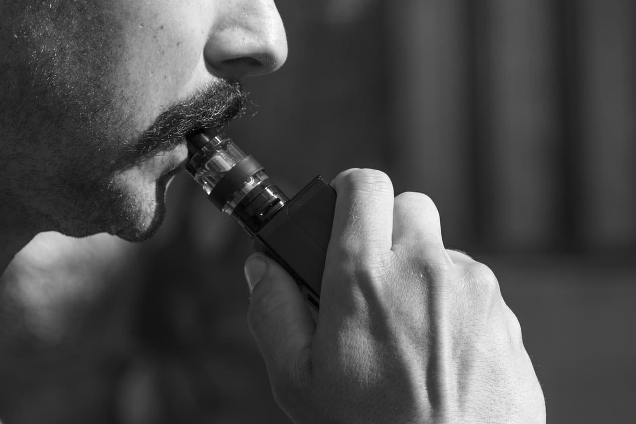 Cigarette électronique : les astuces pour vapoter sans tousser
