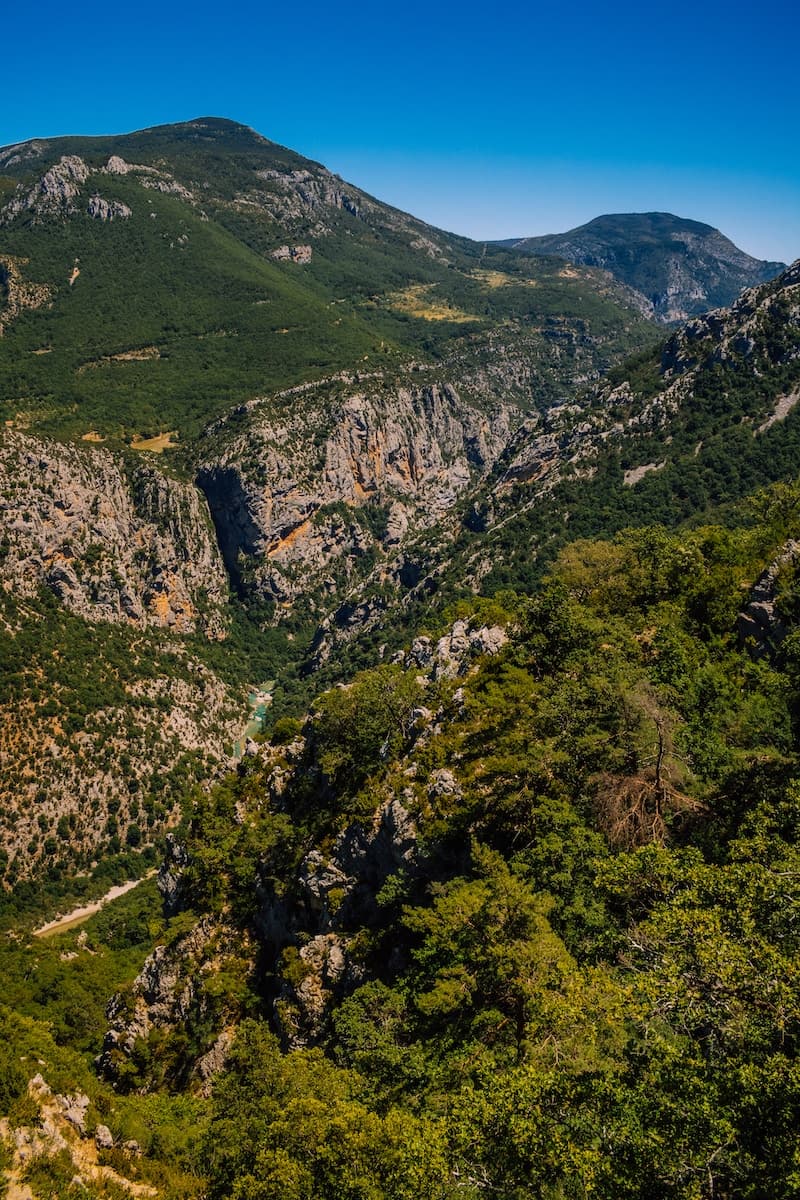 8 idées d’activités pour allier détente et aventure en montagne en été