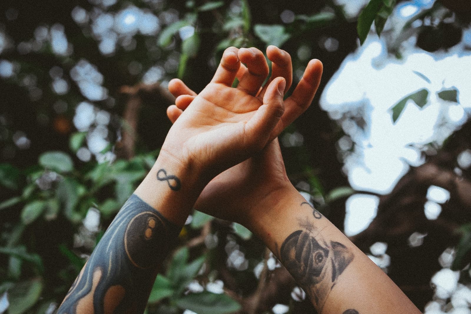 Boostez votre style estival avec les tatouages éphémères tendance !