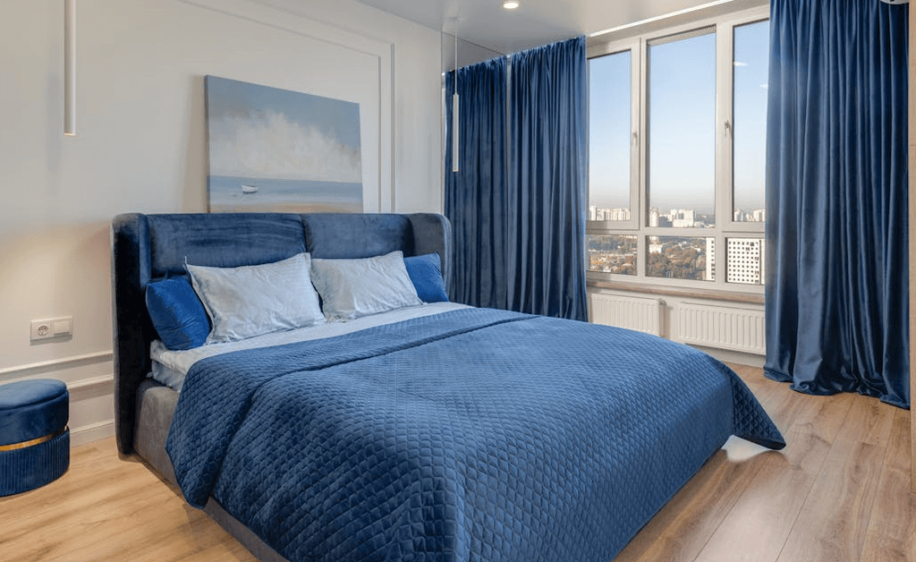 Comment choisir la couleur des rideaux pour une chambre sombre ?