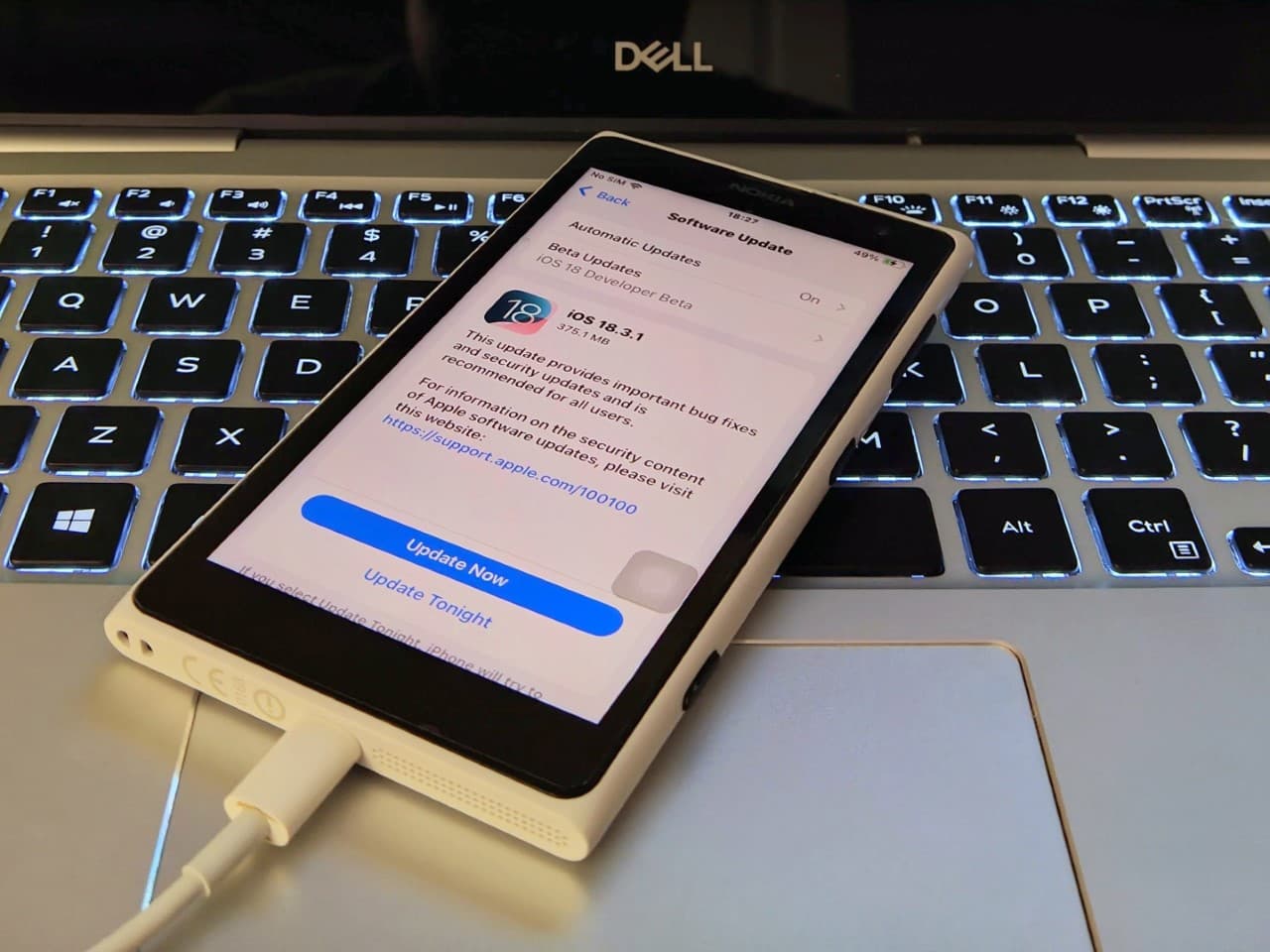 Découvrez Comment Ce Hacker A Transformé Un Nokia Lumia En Un Appareil iOS 18 Révolutionnaire!