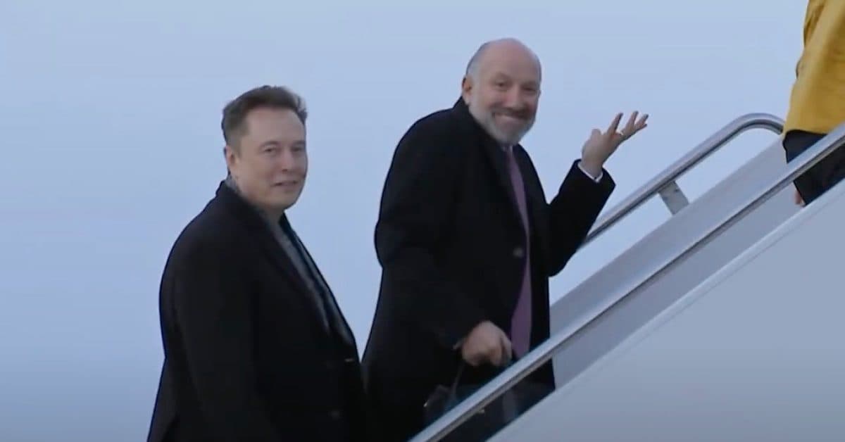 Un haut responsable du commerce aux États-Unis et actionnaire de Tesla conseille d’acheter des actions TSLA : opportunité à ne pas manquer ?