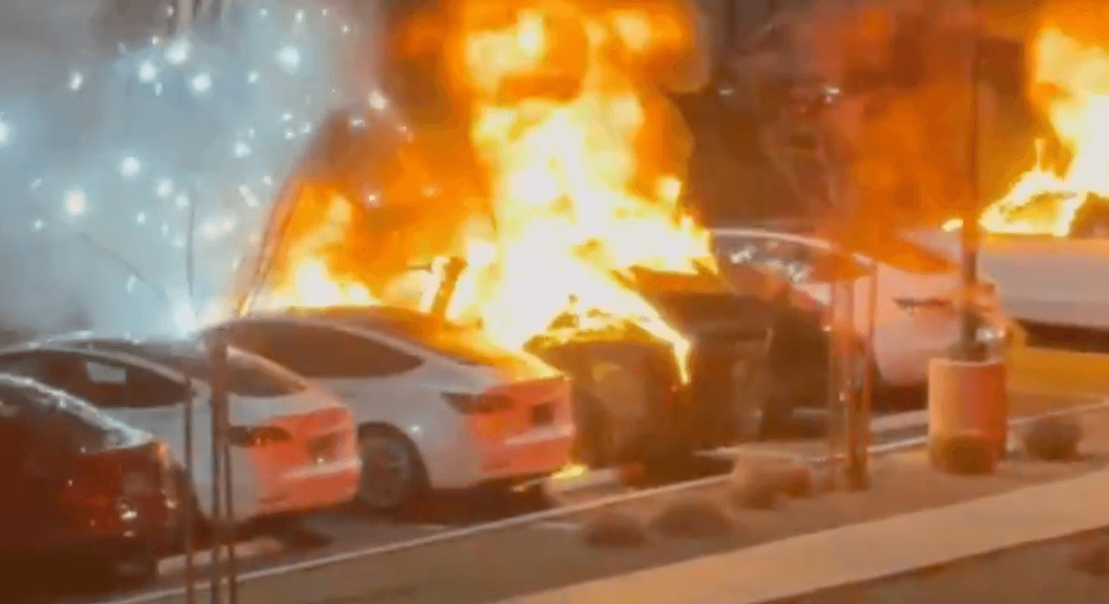Incendies suspects : des véhicules Tesla en flammes à Las Vegas et Kansas City