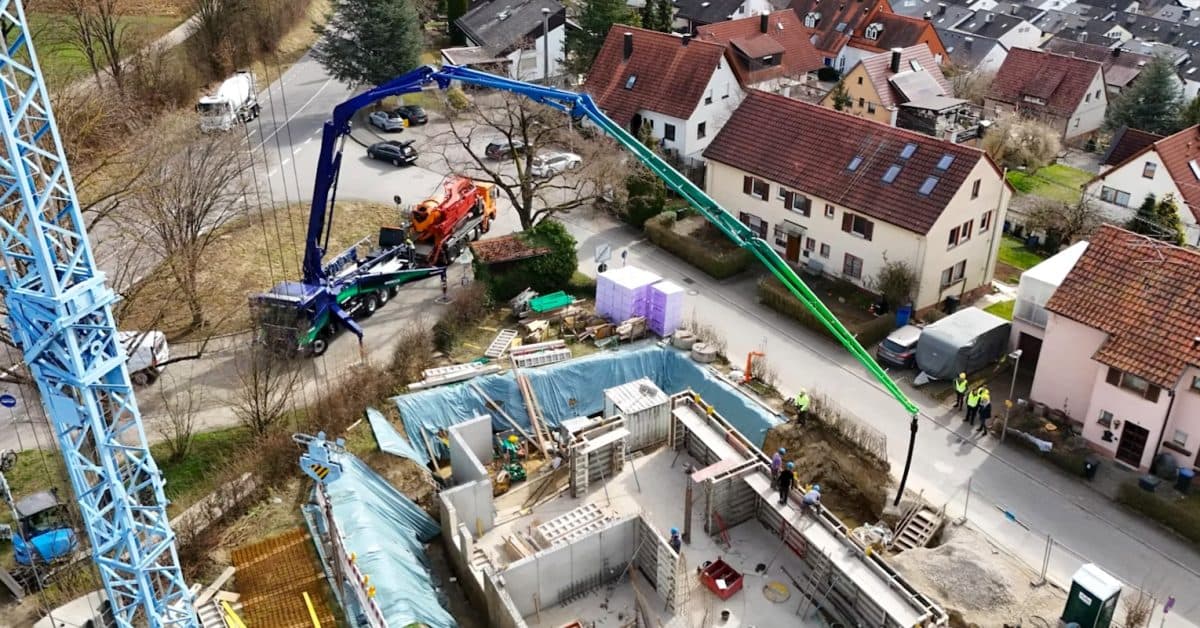 Camion pompe à béton électrique : 30 miles parcourus et 65 yards cubes d’efficacité au service de vos chantiers