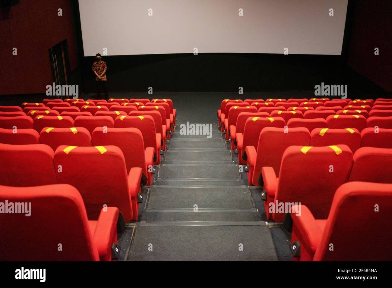 La transformation discrète du cinéma à distance