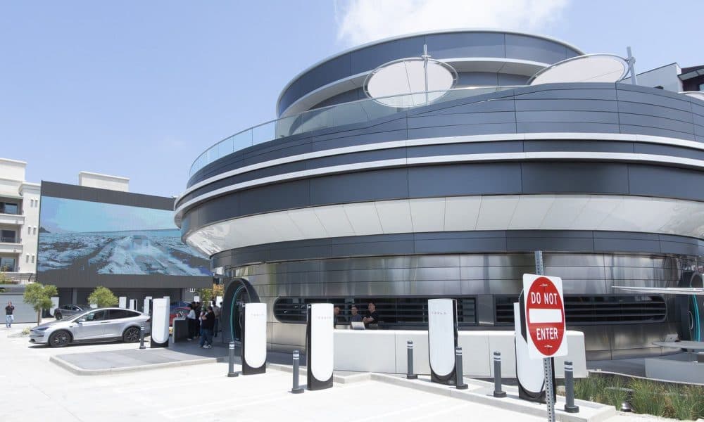 Tesla lance deux nouveaux diners après le succès phénoménal à Los Angeles : un concept innovant et savoureux.