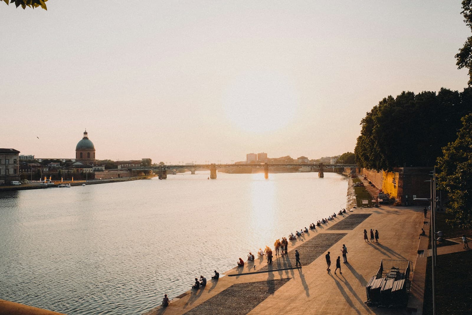 Offrir un bon cadeau pour un restaurant à Toulouse : Guide complet 2025