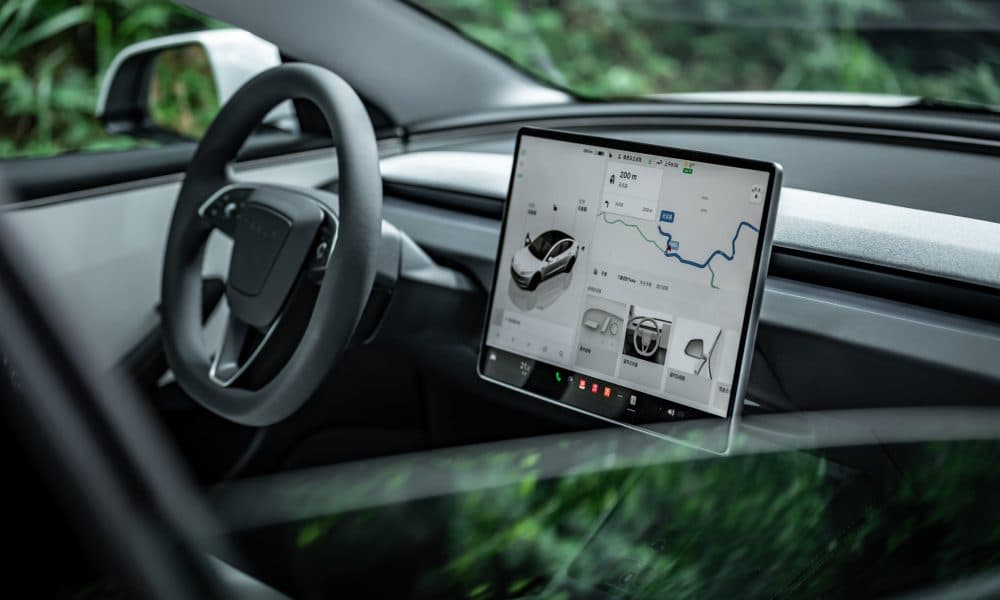 Tesla s’associe à une entreprise proposant des tarifs d’assurance attractifs pour ses véhicules