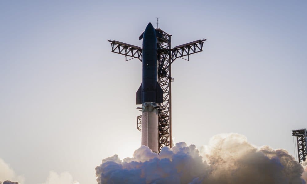 <p>SpaceX envisage une introduction en bourse en 2026, visant une valorisation record de 1,5 trillion de dollars (<a href="https://techcrunch.com/2025/12/09/spacex-reportedly-planning-2026-ipo-with-1-5t-valuation-target/?utm_source=openai">techcrunch.com</a>). Cette opération pourrait lever plus de 30 milliards de dollars, établissant ainsi un nouveau record pour une introduction en bourse (<a href="https://www.investing.com/news/stock-market-news/spacex-plans-recordbreaking-ipo-targeting-over-30-billion-raise--bloomberg-4399308?utm_source=openai">investing.com</a>). Si elle se concrétise, cette valorisation ferait de SpaceX l’une des entreprises les plus précieuses au monde, rivalisant avec des géants comme Saudi Aramco (<a href="https://www.indexbox.io/blog/spacex-targets-30b-ipo-in-2026-eyeing-15-trillion-valuation/?utm_source=openai">indexbox.io</a>).</p>