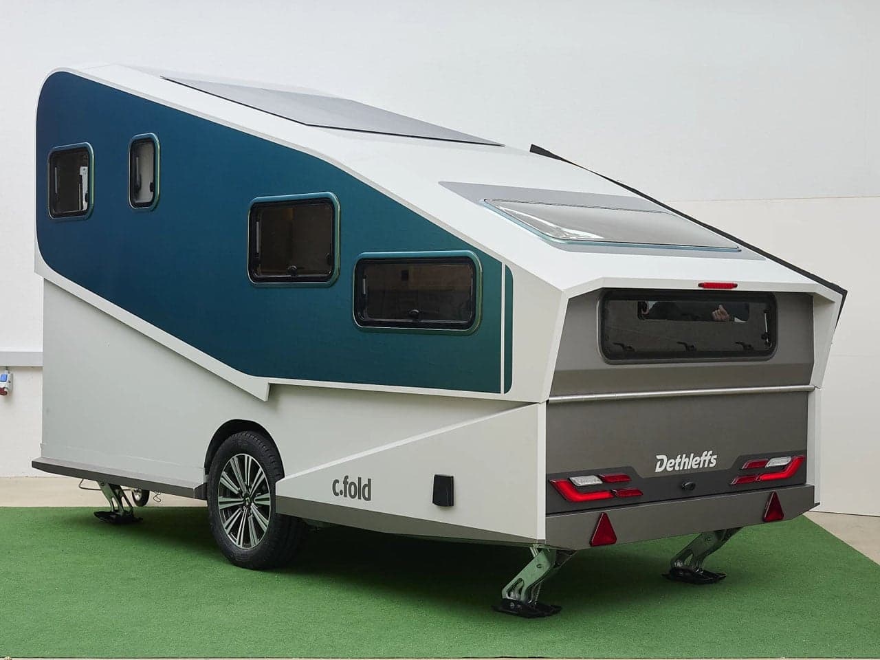 Découvrez Comment Cette Caravane Innovante Boost Votre Autonomie d’EV de 100 km !