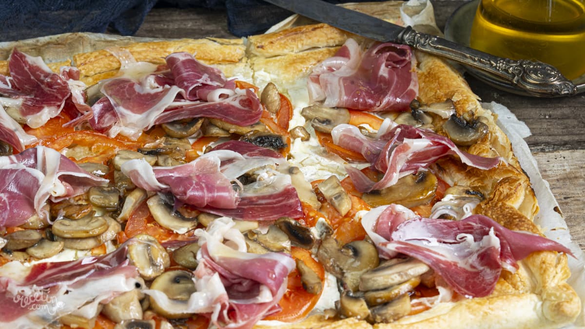 Hojaldre de setas et jamón ibérique : une délicieuse alliance de saveurs espagnoles