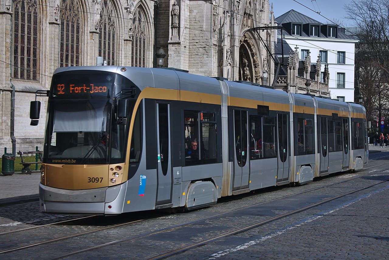 Explorez le système de transport public de Bruxelles : tout sur le MOBIB, les titres de transport et les tarifs