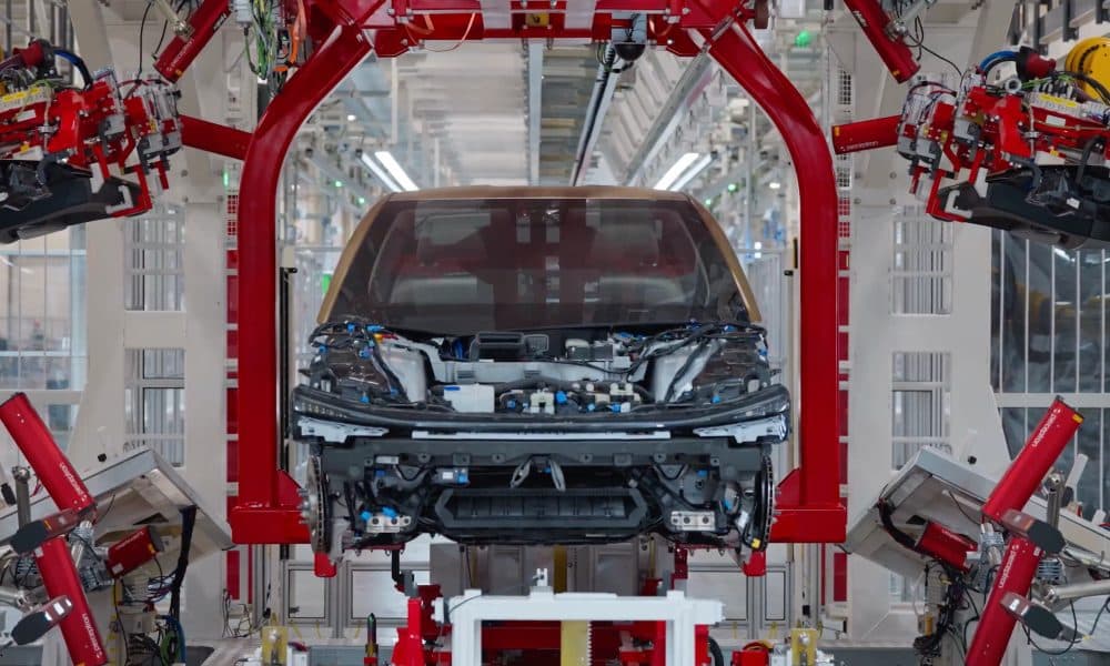 Tesla recrute des techniciens spécialisés en ajustement pour la production des Cybercabs à la fin de la chaîne de montage