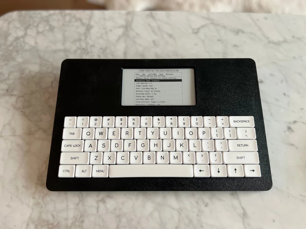 Découvrez Zerowriter : La Machine à Écrire Écran Électronique Open-Source Révolutionnaire pour les Auteurs