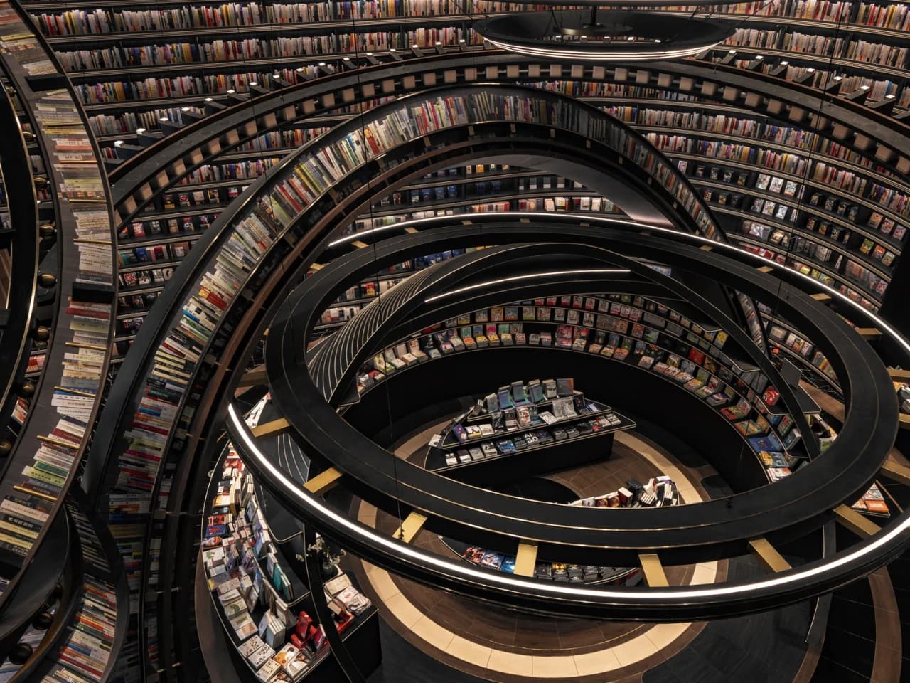 Découvrez 5 Librairies Surréalistes Qui Vont Vous Transporter Dans un Autre Monde !
