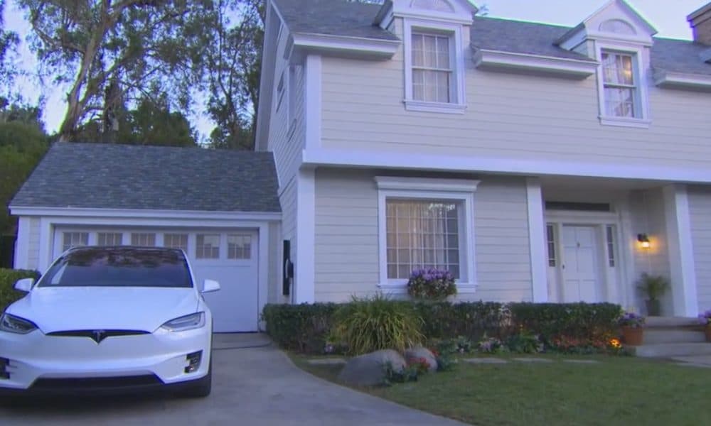 Elon Musk et le mystère des tuiles solaires camouflées : une révolution discrète pour votre maison intelligente