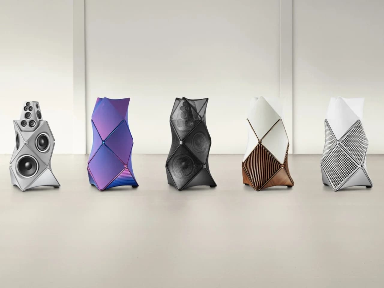 Découvrez le Haut-Parleur Bang & Olufsen : 1 800 Perles en Aluminium et Bois de Rose pour un 100e Anniversaire Éblouissant!
