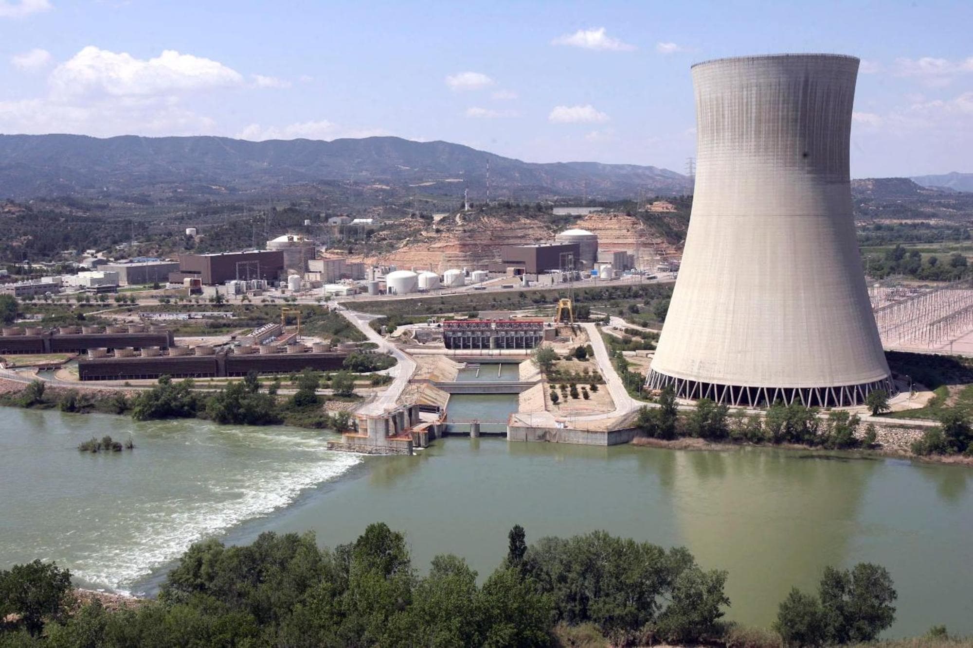 Débat politique sur les comarques nucléaires : enjeux de dépendance et perspectives d’avenir