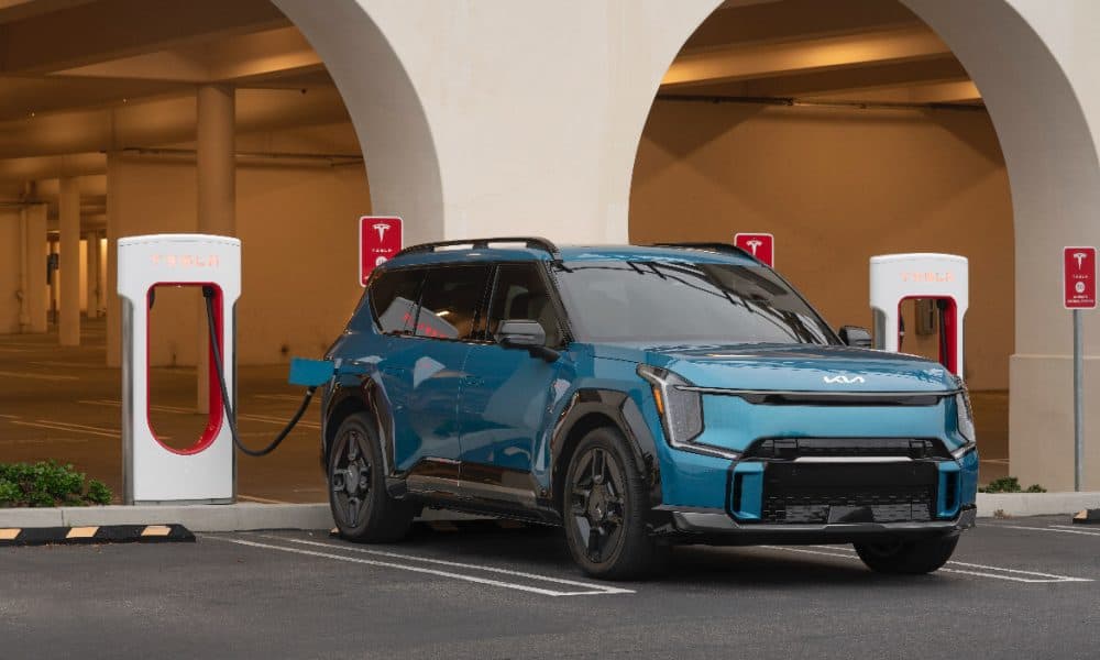 Tesla élargit son réseau de Superchargeurs en accueillant d’autres véhicules électriques dans un nouveau pays