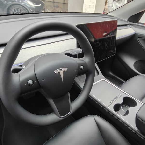 Tesla saluée par une grande firme de Wall Street pour son excellence en conduite autonome