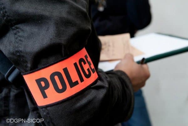 Brassard de sécurité pour forces de l’ordre : utilité, normes et choix du bon équipement