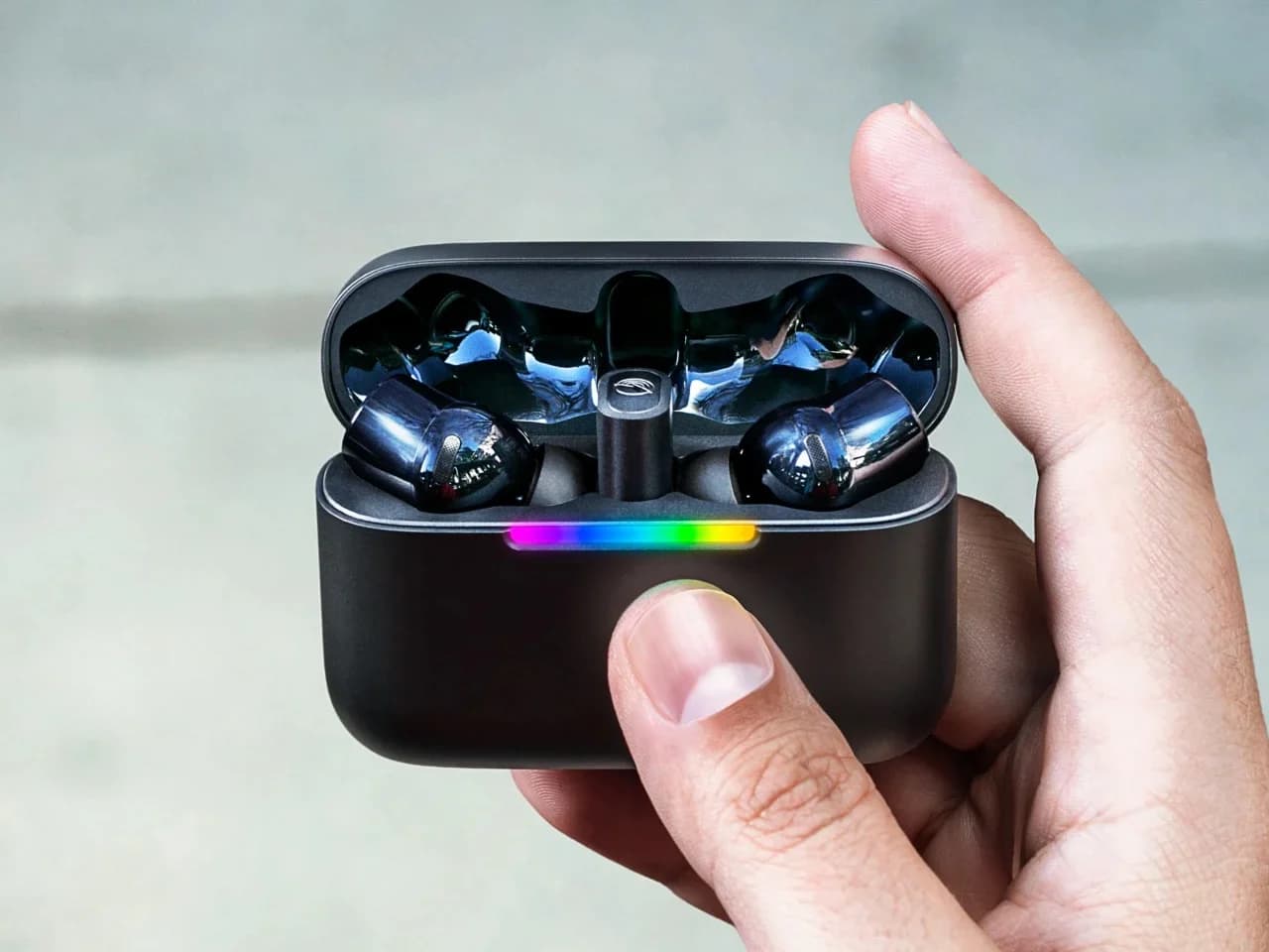 Découvrez les Razer Hammerhead V3 HyperSpeed : des écouteurs qui passent d’un appareil à l’autre et font aussi récepteur sans fil 2.4GHz !