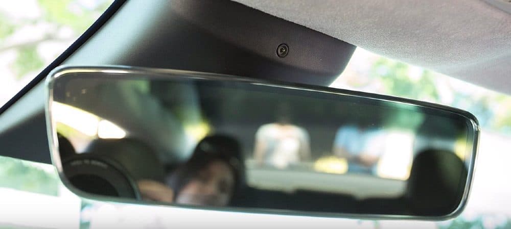 Tesla améliore la sécurité des conducteurs avec une nouvelle fonctionnalité innovante de caméra de cabine