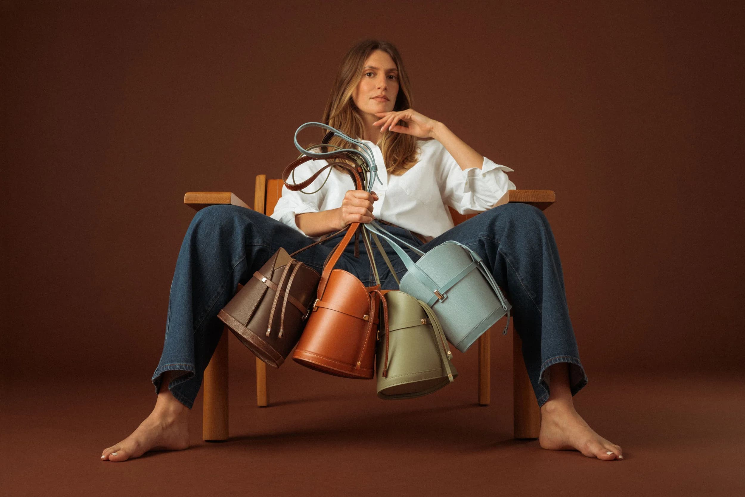 Cadeau intemporel : pourquoi choisir la petite maroquinerie fabriquée à la main ?