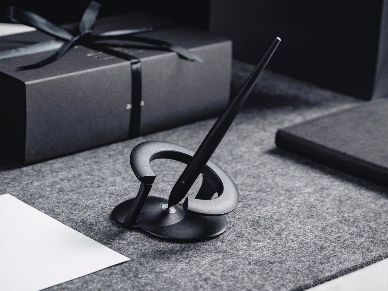 Le stylo défiant la gravité idéal pour les créateurs de contenu et les influenceurs vient de l’espace.