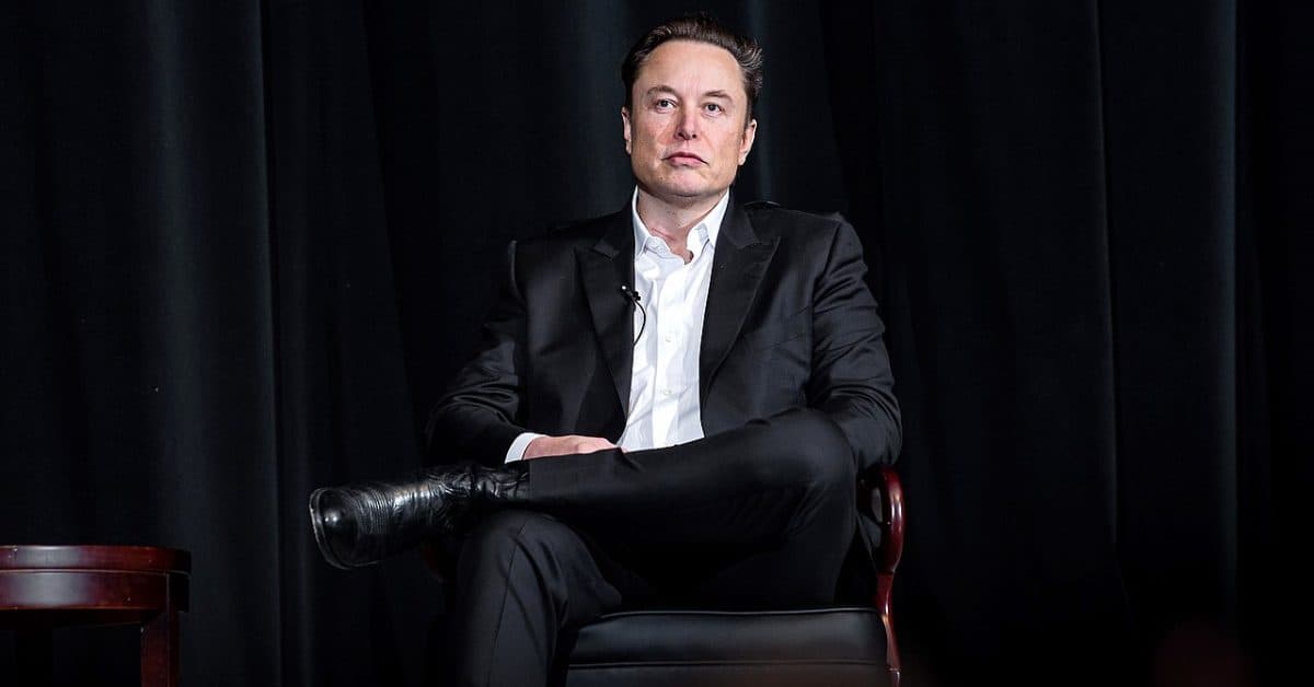 Musk critique l’ancien commandant de l’ISS face à la situation de l’équipage de Starliner : un clash spatial en perspective