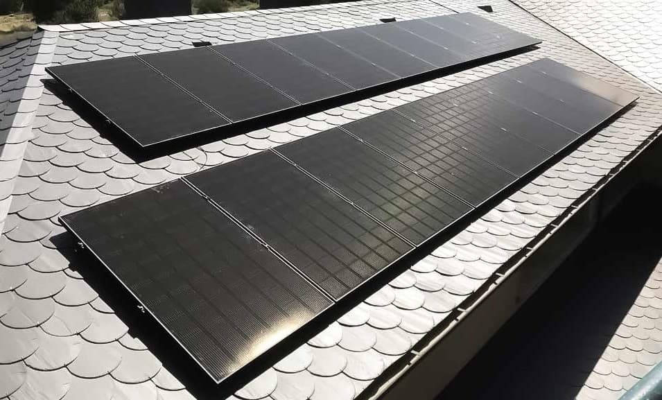 Maximisez l’efficacité de vos panneaux solaires : guide ultime sur la durabilité et l’entretien