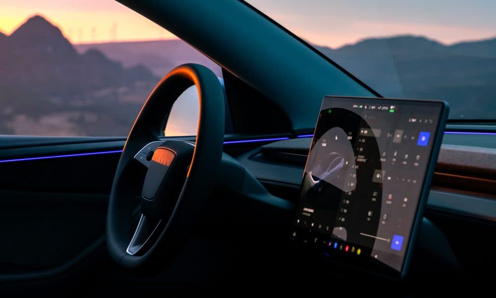 Tesla améliore la conduite autonome avec une fonctionnalité secrète révélatrice