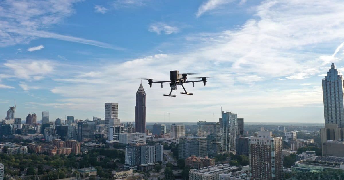 Nouveau drone américain capable de lire des plaques d’immatriculation à 2 000 pieds de distance : une avancée technologique impressionnante
