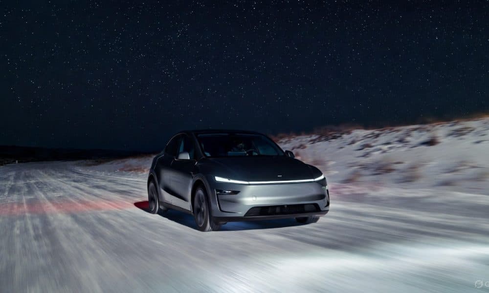 Tesla Full Self-Driving fait preuve d’une navigation impressionnante en conditions de neige intense