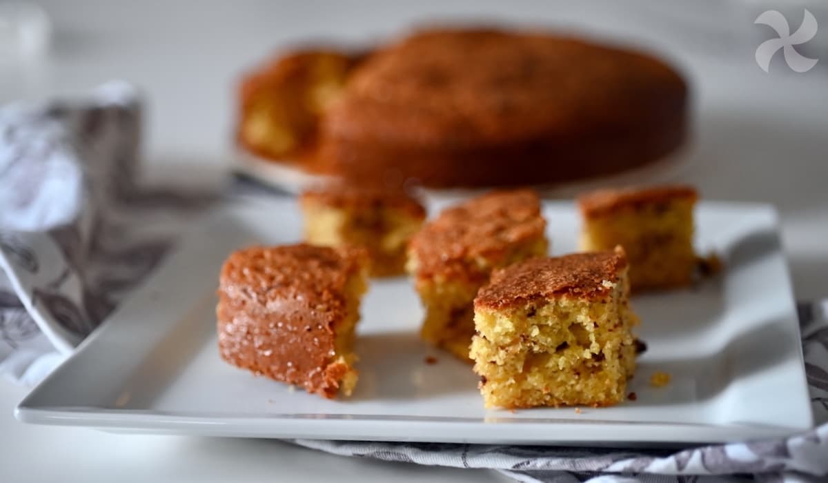 Bizcocho de yogur moelleux : la recette facile avec farine et maïzena pour un dessert savoureux