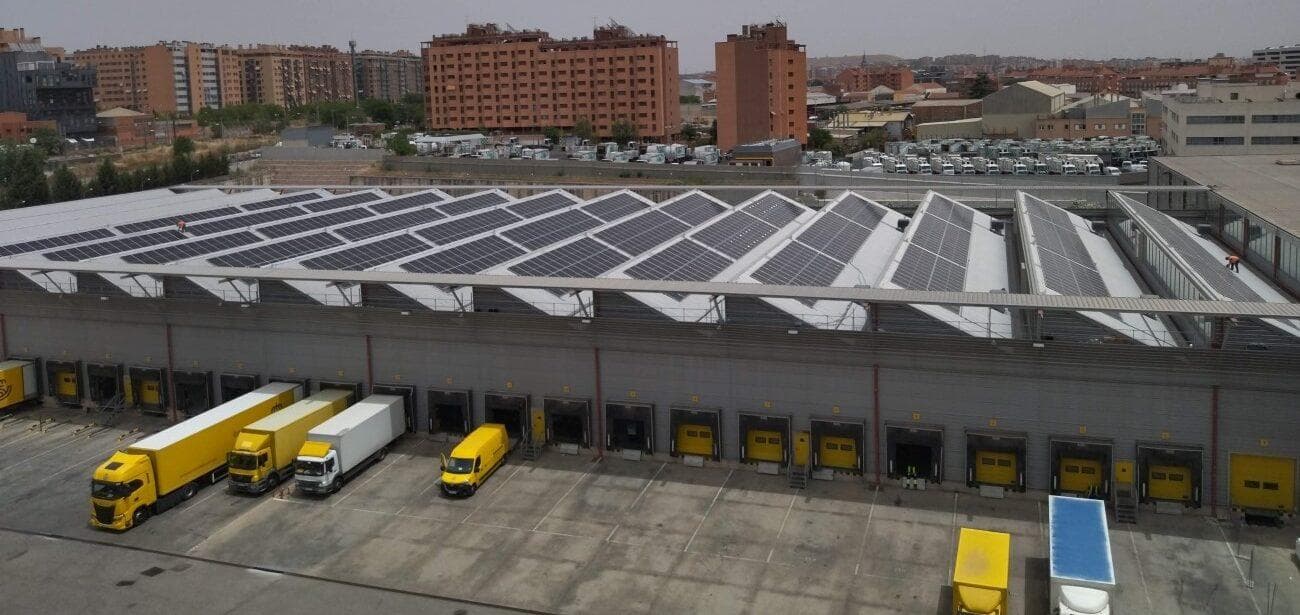 Correos renforce ses centres logistiques avec une énergie solaire innovante pour l’autoconsommation