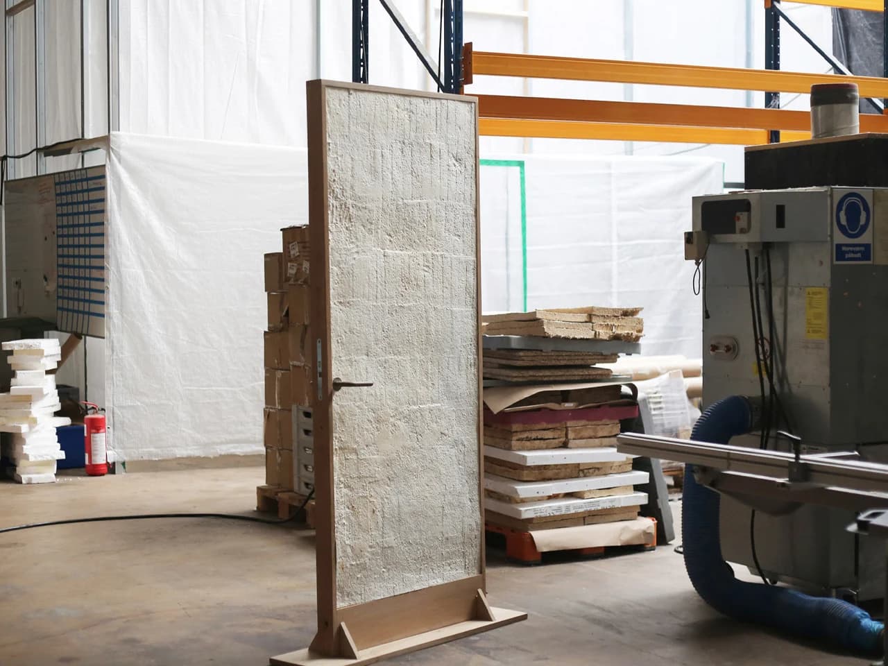Découvrez la Révolution : Une Porte Fabriquée à Partir de Fungi, Pas du Bois !