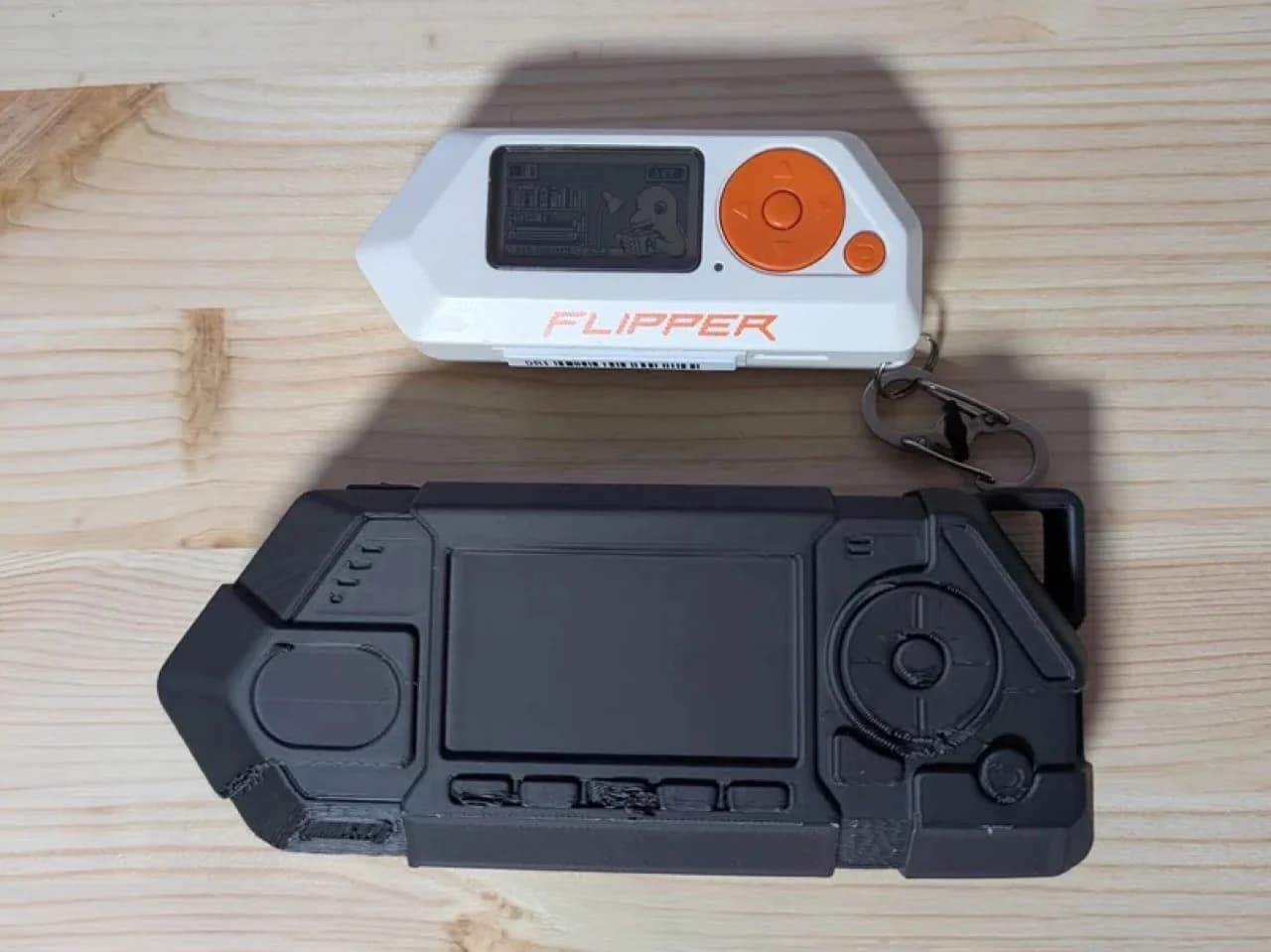 Flipper One vs Flipper Zero : Découvrez Pourquoi la Taille Fait Toute la Différence !
