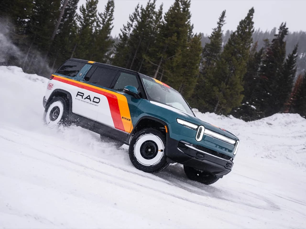 Rivian Révolutionne le Marché avec son Nouvelle Gamme M : Découvrez le RAD (Rivian Adventure Department) !