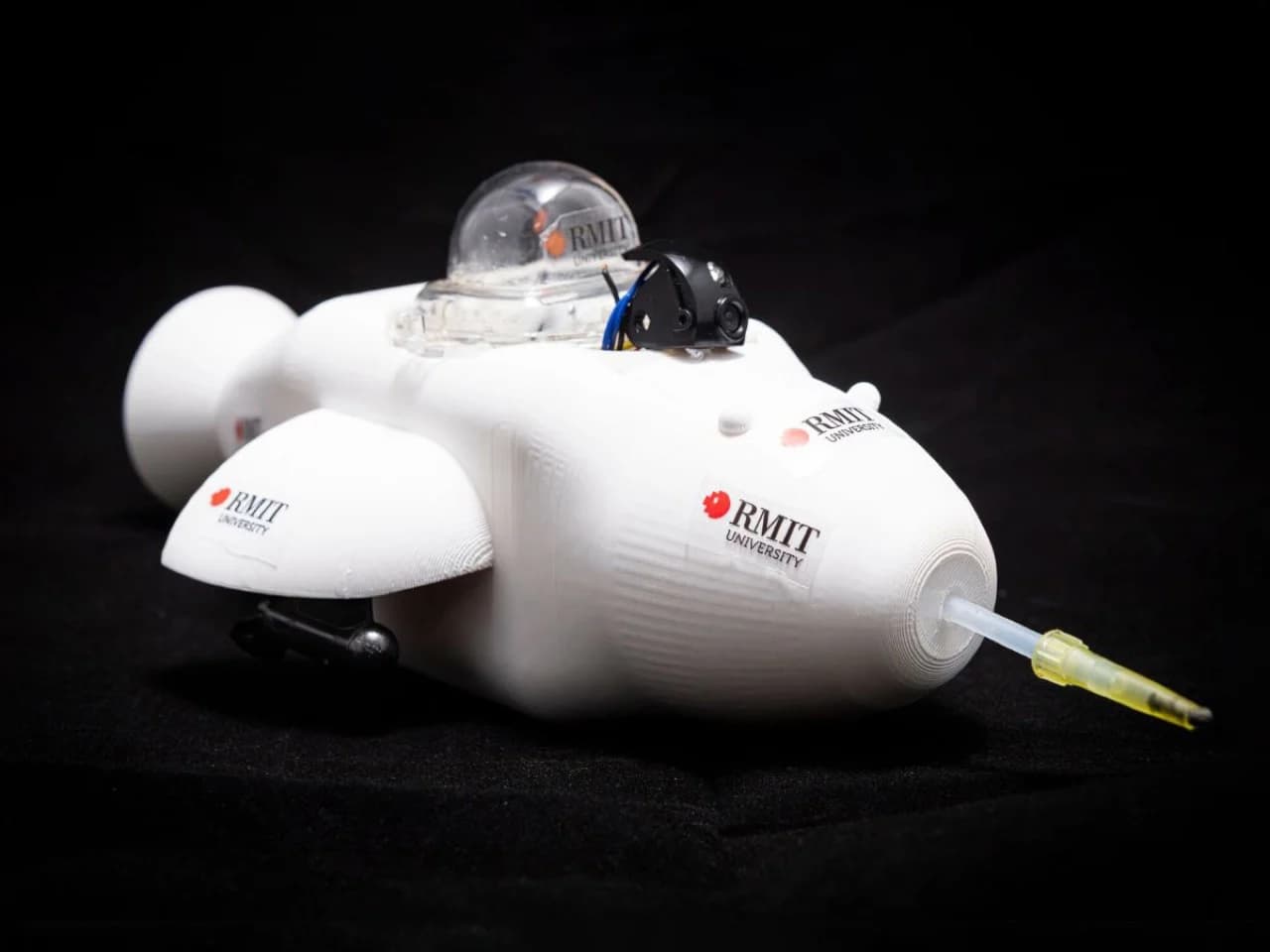 Découvrez le Dauphin Électronique : Le Robot Miniature qui Nettoie les Marées Noires avec des Filtres Inspirés des Urchins !