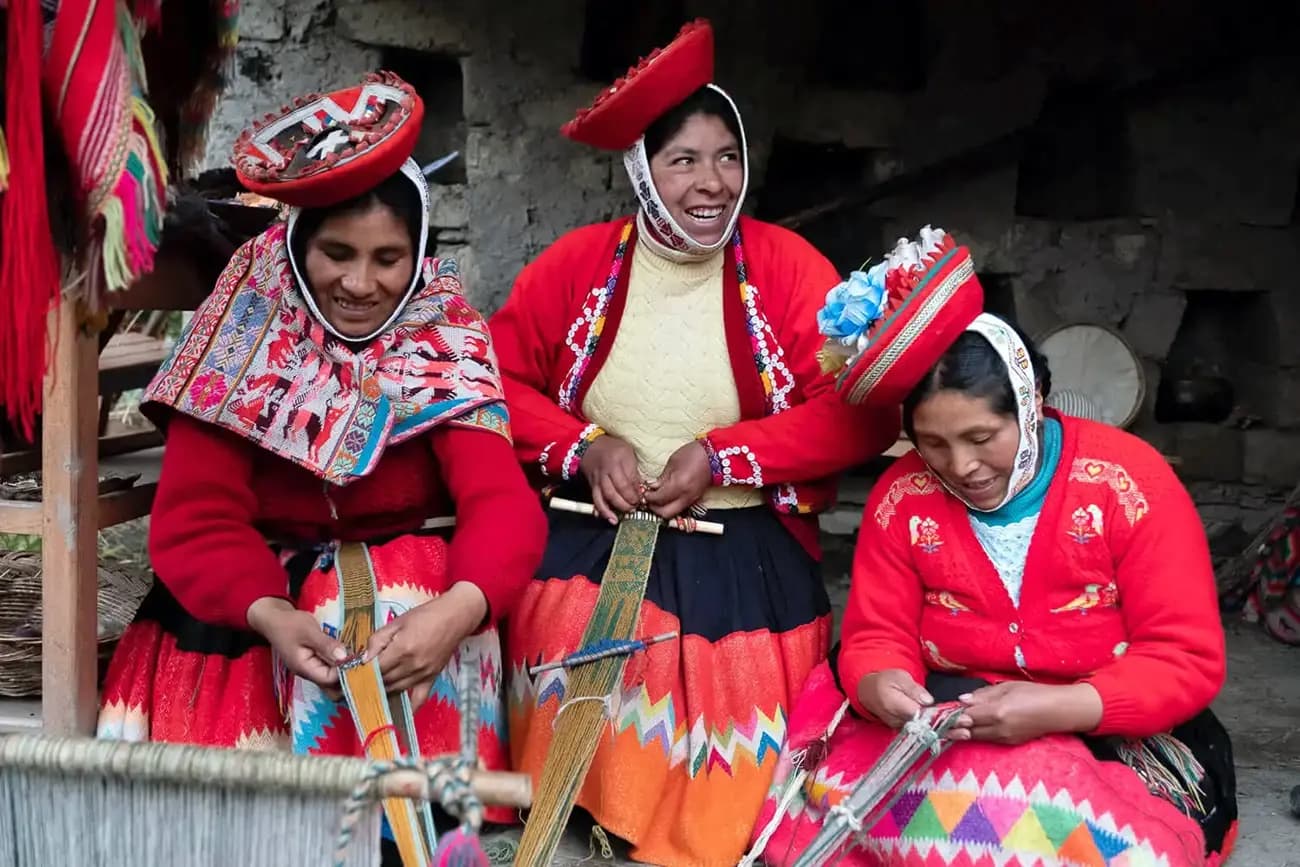 Traje typique péruvien : explorez les couleurs et traditions du costume ancestral