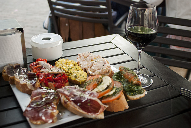 Les 5 bonnes raisons de visiter l’Andalousie - plare. Tapas
