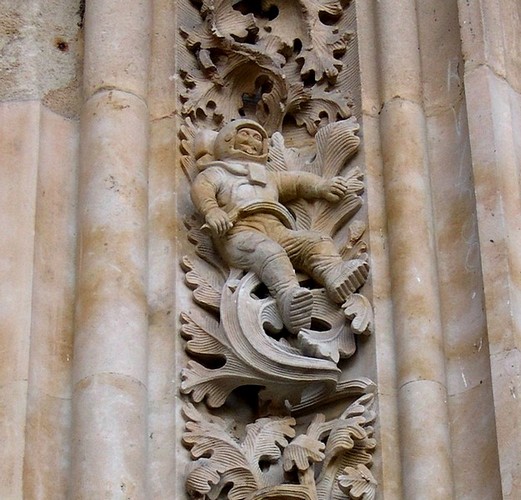 Salamanque, la ville dorée ! - plare. Astronaute dans la façade de la Nouvelle Cathédrale de Salamanque