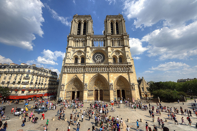 L’univers de Disney en France - plare. Notre Dame de Paris
