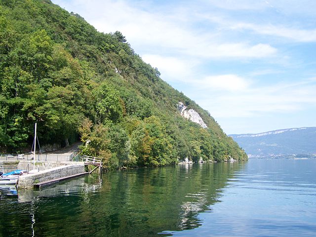 Top 10 des sites naturels incontournables en Pays de Savoie - plare. Port de Bourdeau sur le lac du Bourget