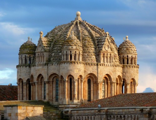 City break à Zamora - plare. Coupole à godrons et couverte d'écailles de pierre.