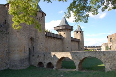 Partez à Carcassonne pour vos vacances au thème médiéval ! - plare. cf - René Hering -les remparts