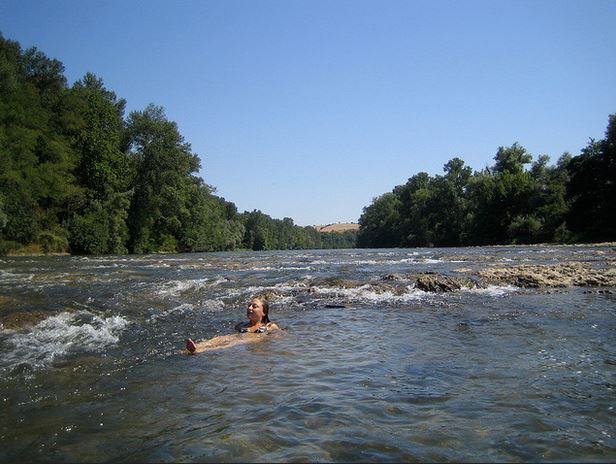 Que faire lors de votre séjour en Midi-Pyrénées ? - plare. baignade dans l'ariège