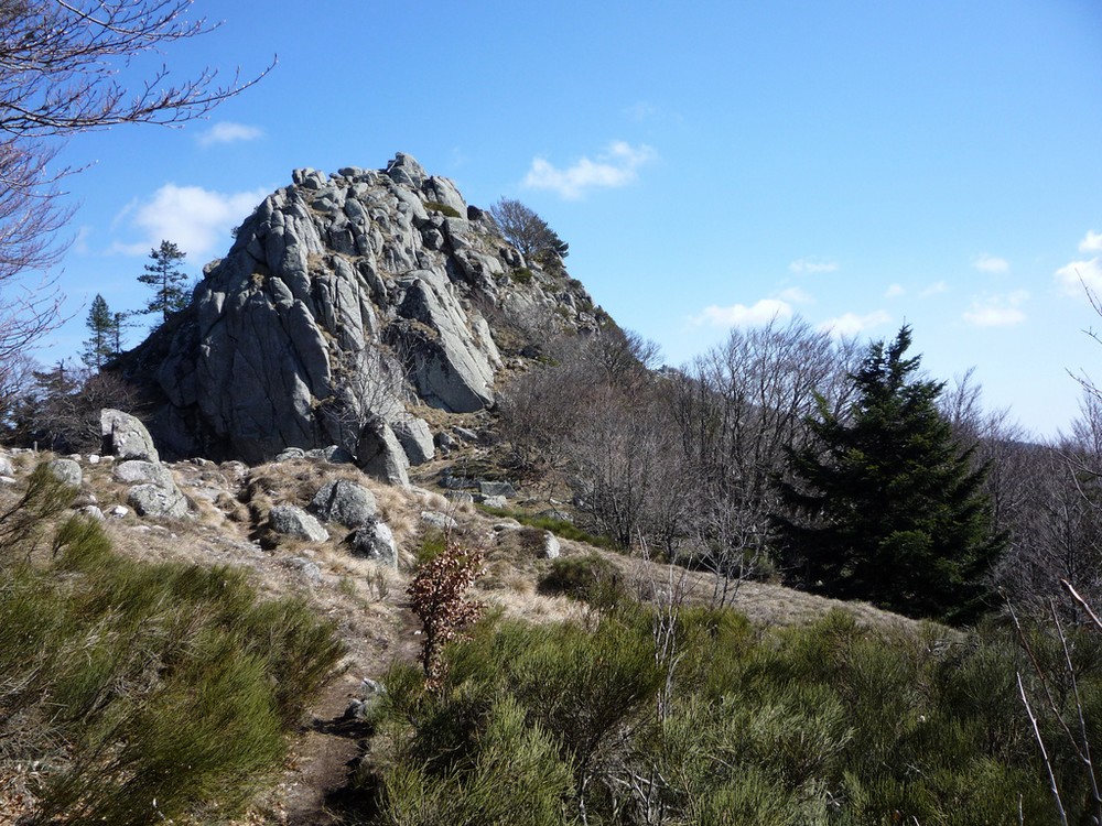 Déclarer sa flamme au Languedoc-Roussillon ! - plare. imposante masse granitique, domine la vallée de la Dourbie.