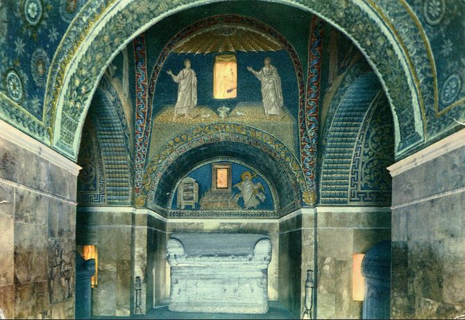 Vous aimez la mosaïque ? Vous allez adorer Ravenne ! - plare. interieur du mosolée Galla Placidia - Roger W
